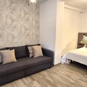 https://piso-junto-al-mar.in-canary-islands.com